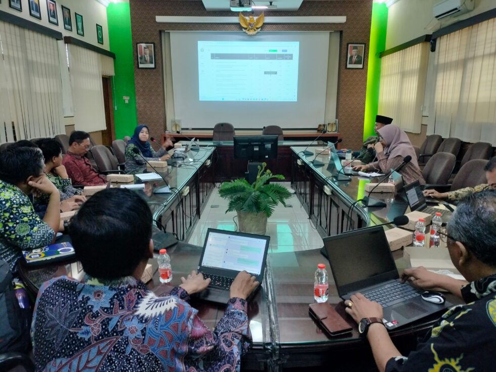 Diskusi dengan klien